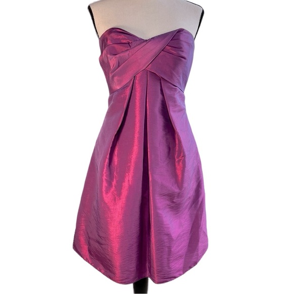 DE LARU Dresses & Skirts - DE LARU Purple Iridescent Strapless Dress size 6 pre own good condition